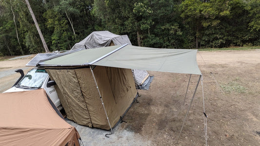 Abenteuer in Südaustralien: Mit Dachzelt und Markise die Wildnis erleben