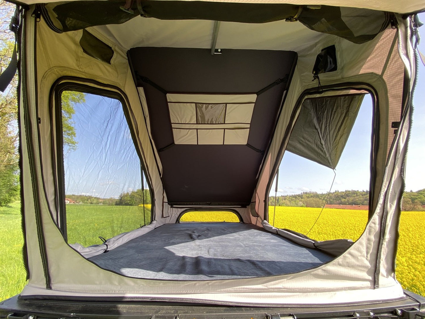 Hapuku hard-shell roof tent