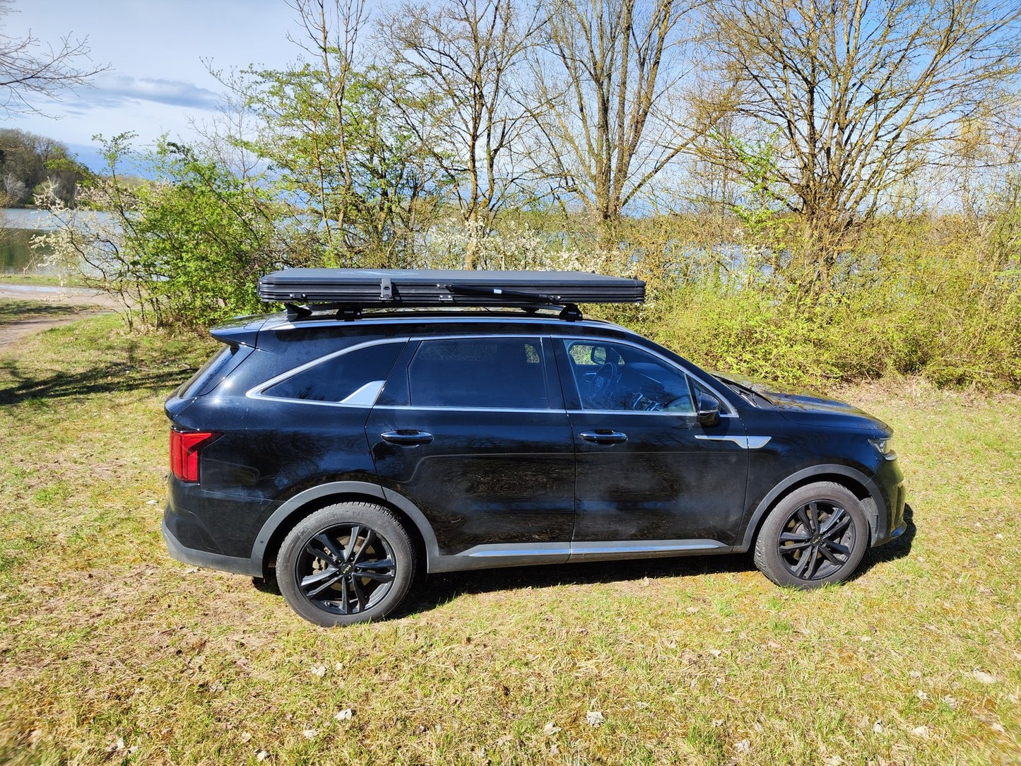 Mulloway hard-shell roof tent